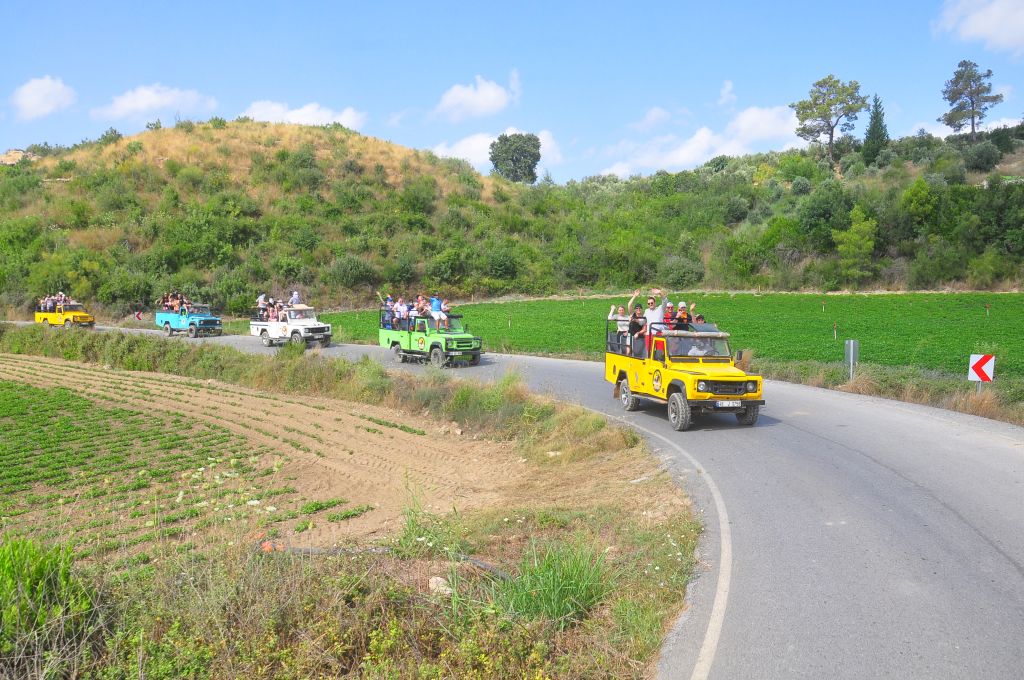 Side Jeep  Safari
